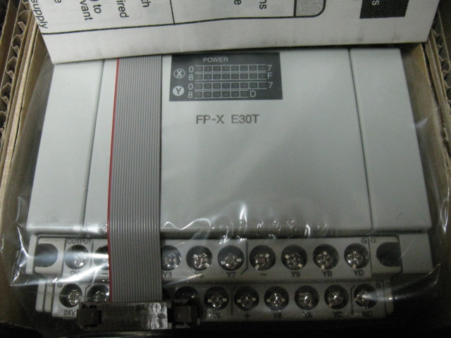 AFPX-E30T FP-X E30T Panasonic PLC I/O Module 100~240VAC 16 Point Input 14DO Transistor NPN New Original 1Year Warranty