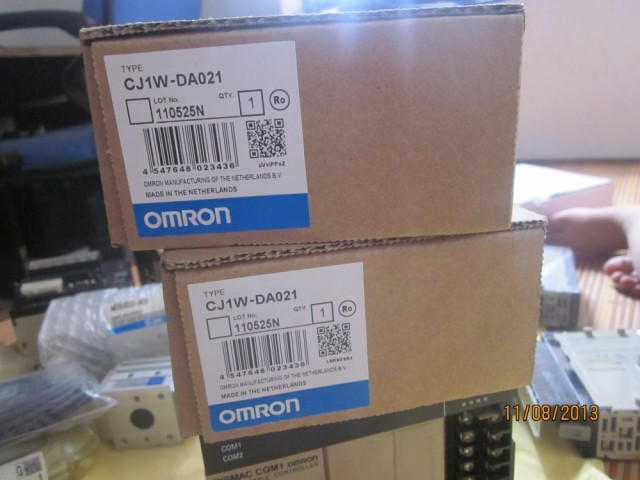 CJ1W-DA042 PLC OMRON 24VDC I/O 4 input 2 output Original brand new