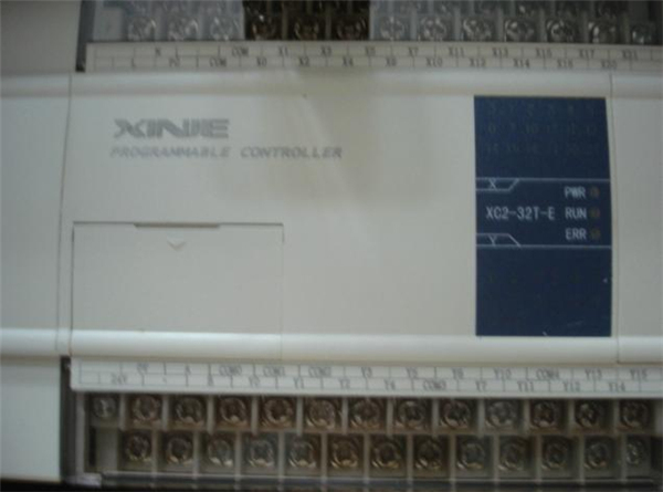 PLC AC220V 18 DI 14 DO Transistors 3 COM XC2-32T-E XINJE