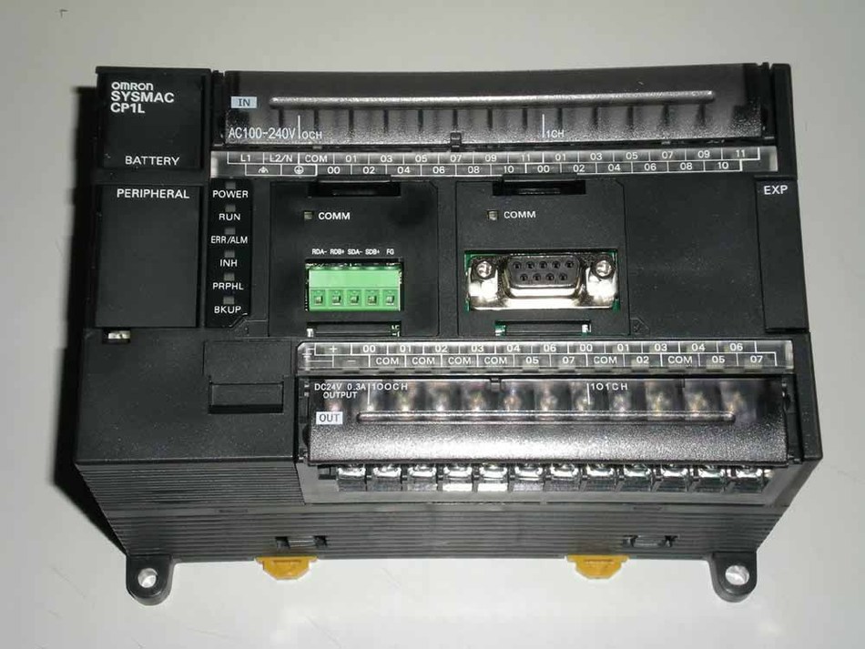 PLC Main Unit DC24V 24 DI 16 DO relay CP1L-M40DR-D New