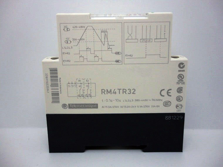 RM4TR32 RM4 control relay REL.TENSION TRI 380/500V  New